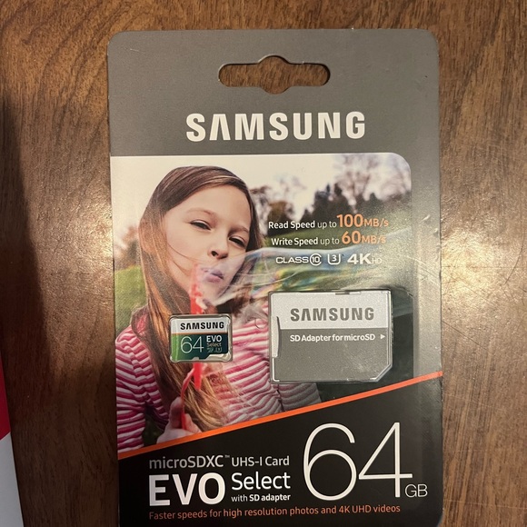 Yi Smart Dash Camera with SD card and Mounts - Picture 3 of 5